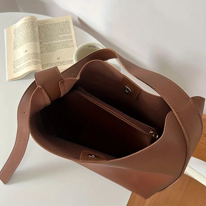 Velours d'Or | ELEGANT SHOULDER BAG WITH LEATHER DETAIL