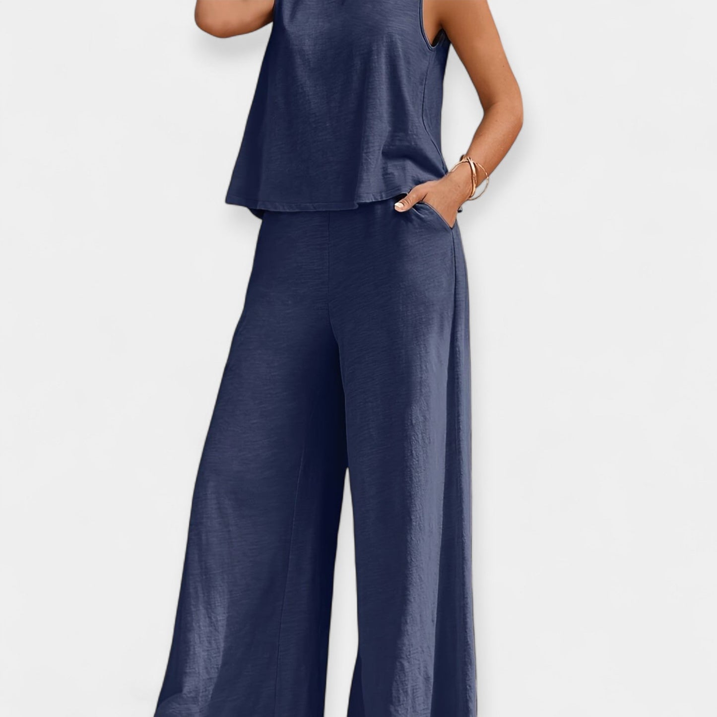 Set with Sleeveless Top and Wide Trousers