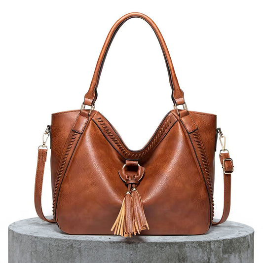 Nellie | Elegant and Demanding Shoulder Bag