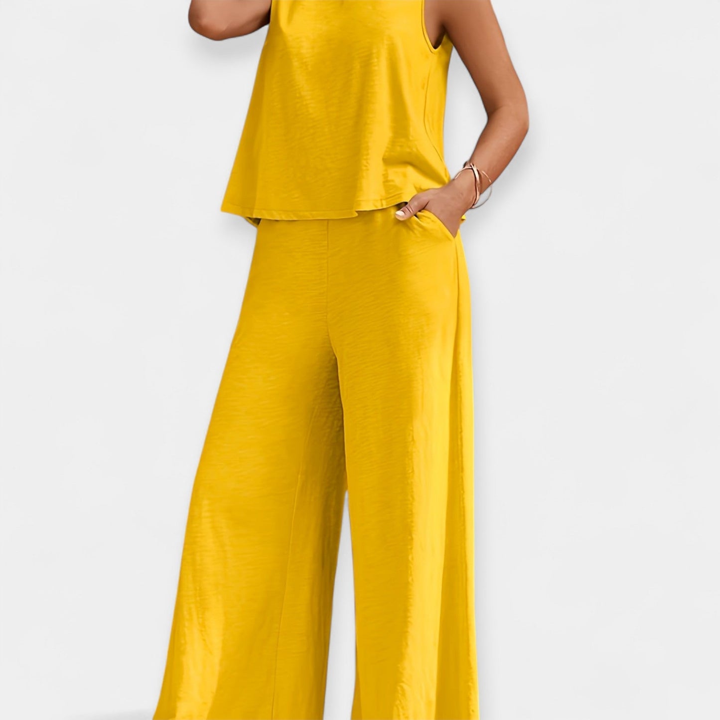 Set with Sleeveless Top and Wide Trousers