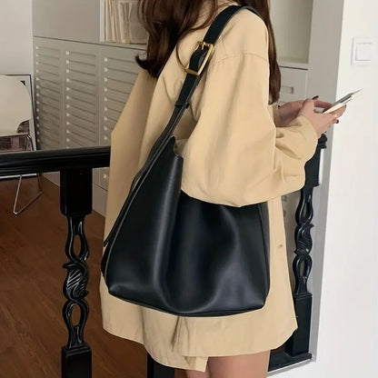 Velours d'Or | ELEGANT SHOULDER BAG WITH LEATHER DETAIL